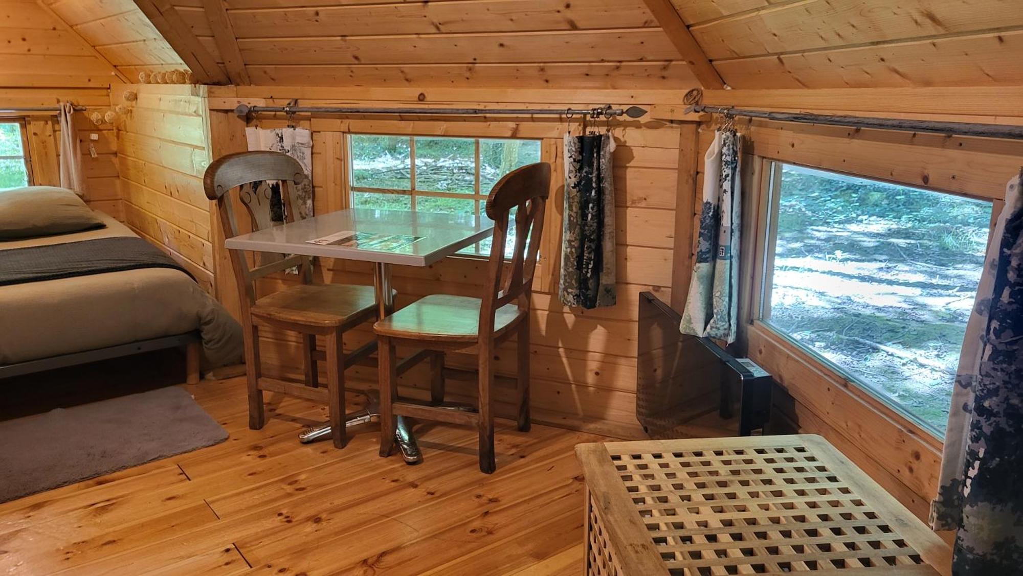 Le Domaine Insolite De Broceliande Chalet *